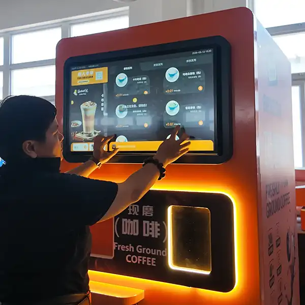 Máquina expendedora de café con pantalla táctil